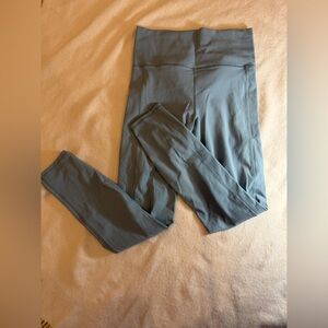 Vuori Women's Leggings in Soft Gray